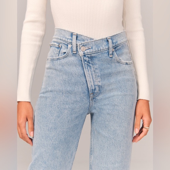 Abercrombie & Fitch Womens 90’s straight jean ultra high rise. Size 6 short. - Picture 5 of 9